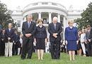 El presidente de EEUU George W. Bush y la primera dama, Laura Bush, junto al vicepresidente, Dick Cheney, y su esposa, Lynne Cheney, recordaban hoy en la Casa Blanca a las v&iacute;ctimas de los atentados de hace seis a&ntilde;os.